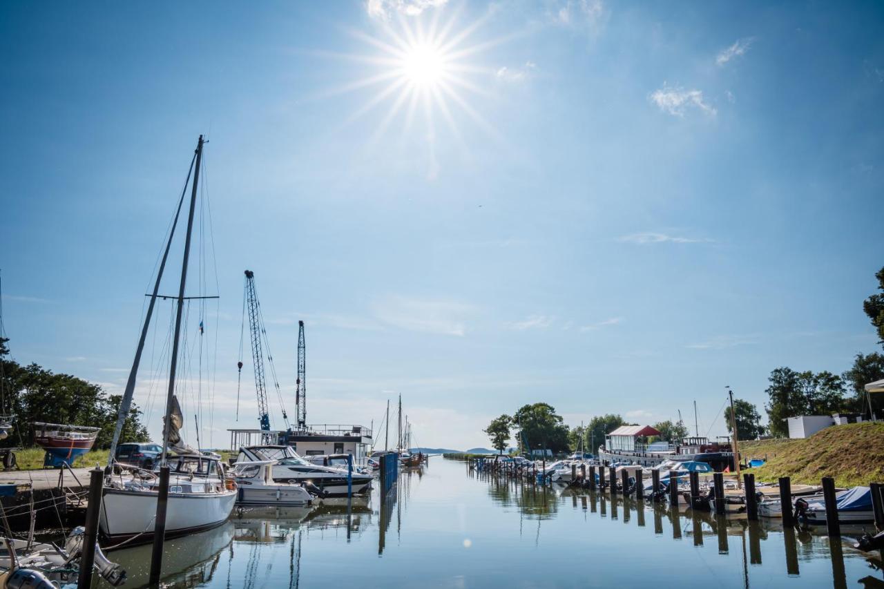Marina Martinshafen Hotel Sassnitz Buitenkant foto