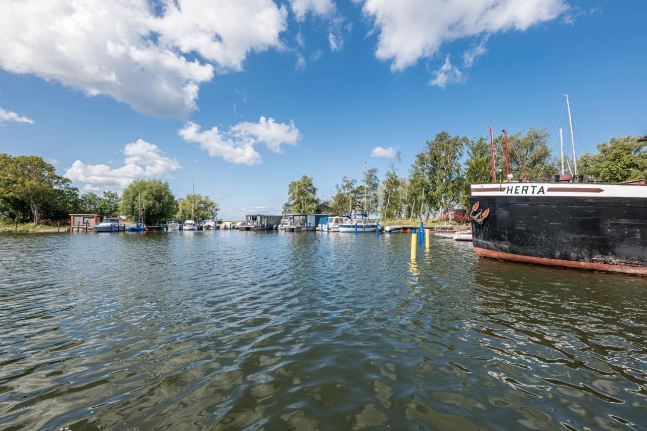 Marina Martinshafen Hotel Sassnitz Buitenkant foto