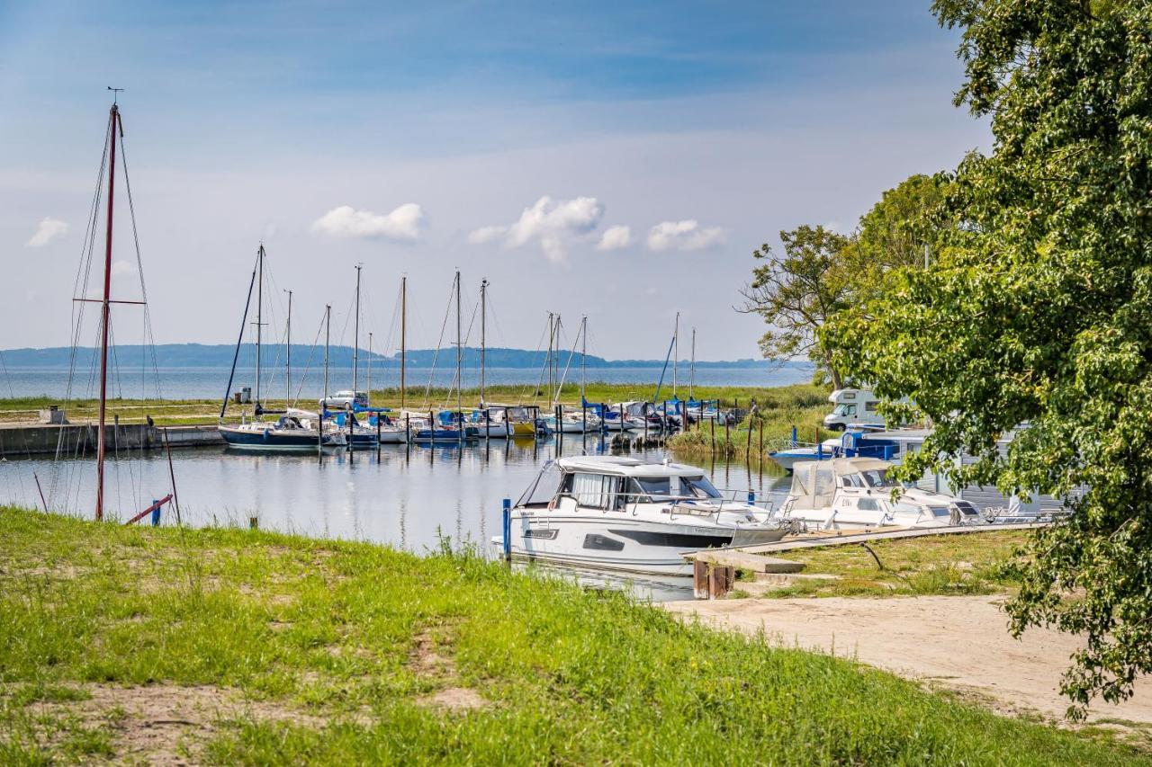Marina Martinshafen Hotel Sassnitz Buitenkant foto