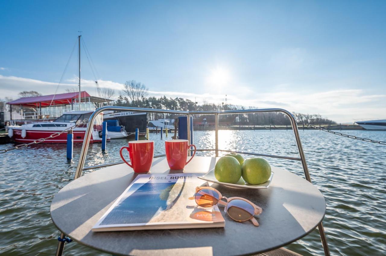 Marina Martinshafen Hotel Sassnitz Buitenkant foto