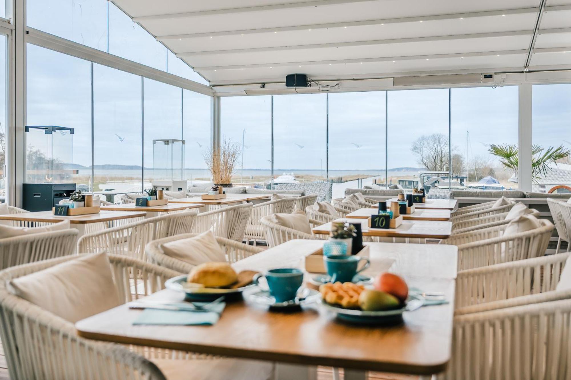 Marina Martinshafen Hotel Sassnitz Buitenkant foto